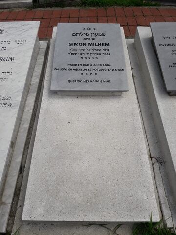 Lápida de Simon Milhem Acrich Z'"L