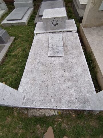 Lápida de Sulim Lechter
