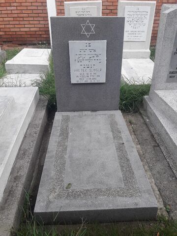 Lápida de Walter Senger